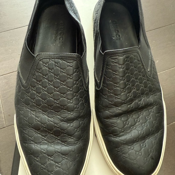 Gucci Men's Black Embossed Slip-On Loafers - Picture 1 of 5